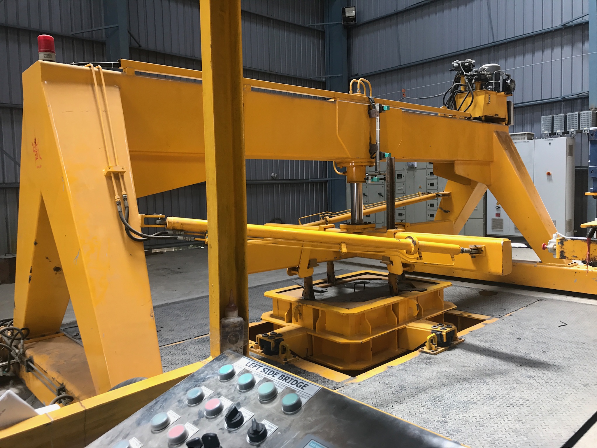 Tilting table box culvert machine