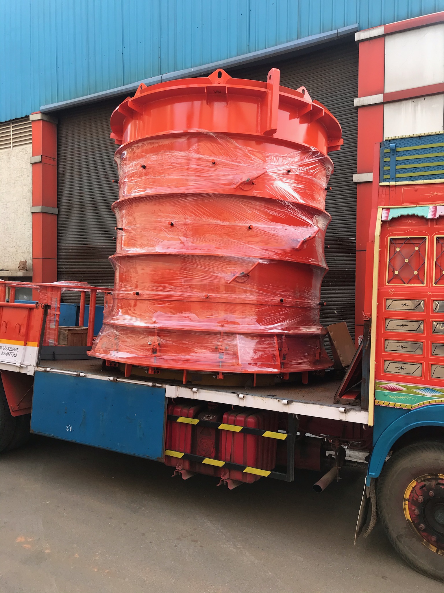 Jacking pipe mould with press