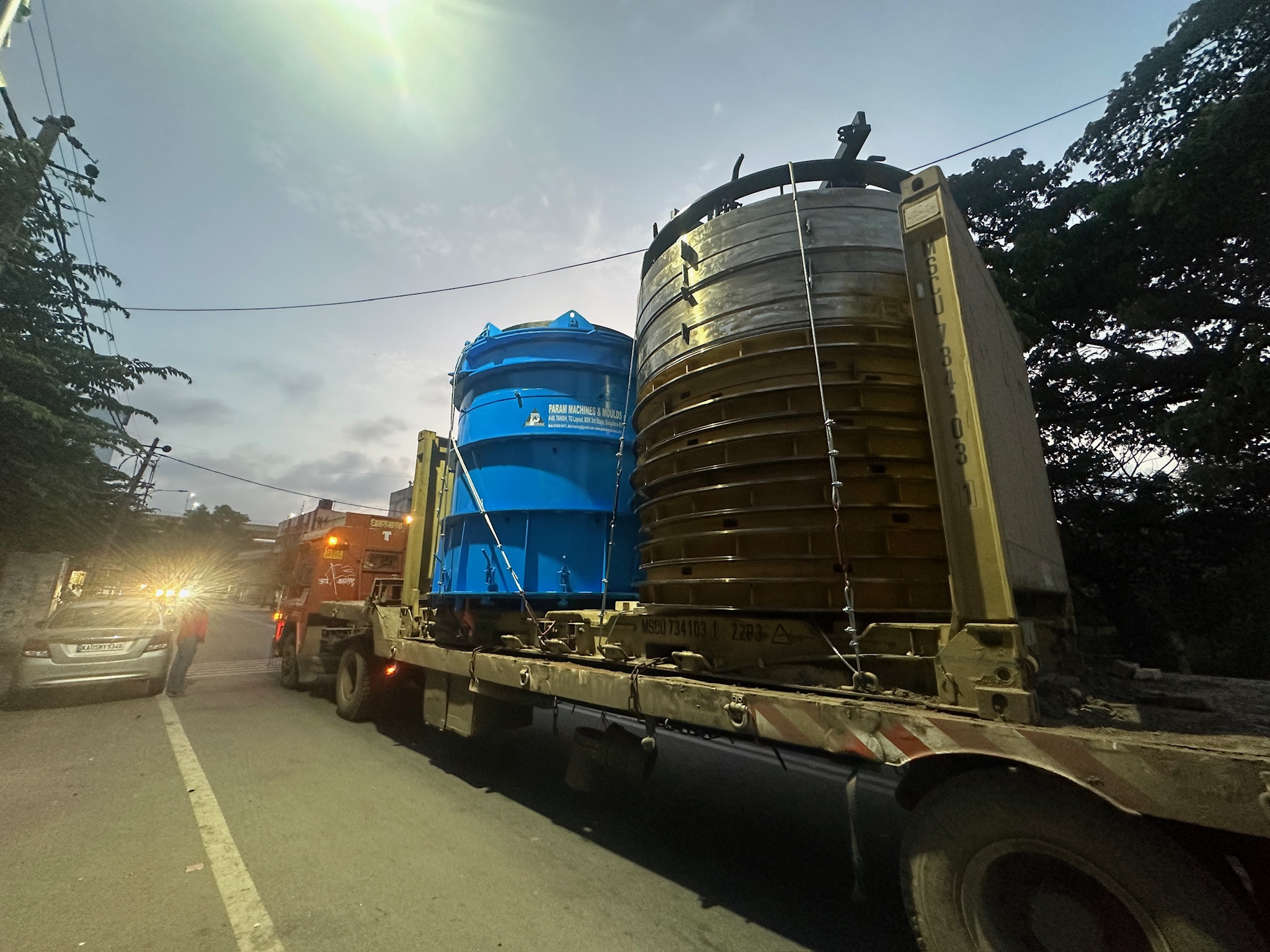 Moulds and pallets truck dispatch