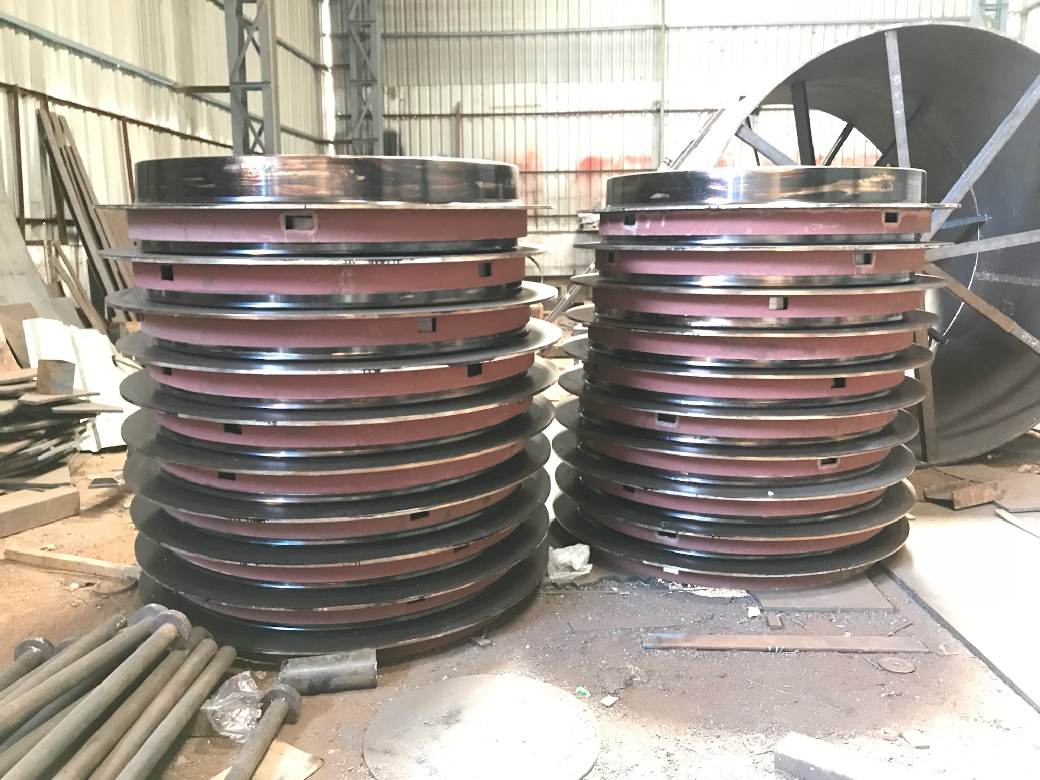 Round pallets in stack